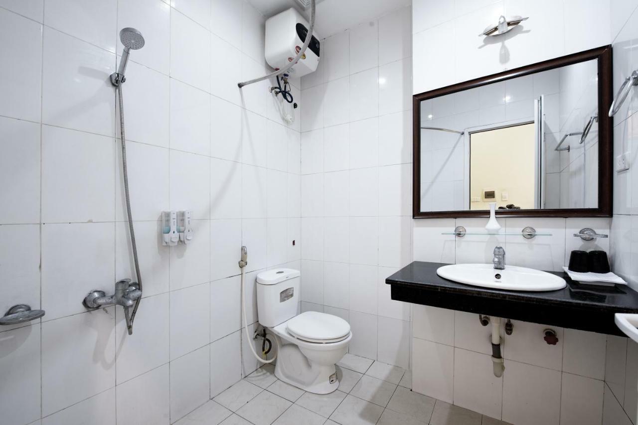 OYO 376 A Dong Hotel Hanoi Buitenkant foto